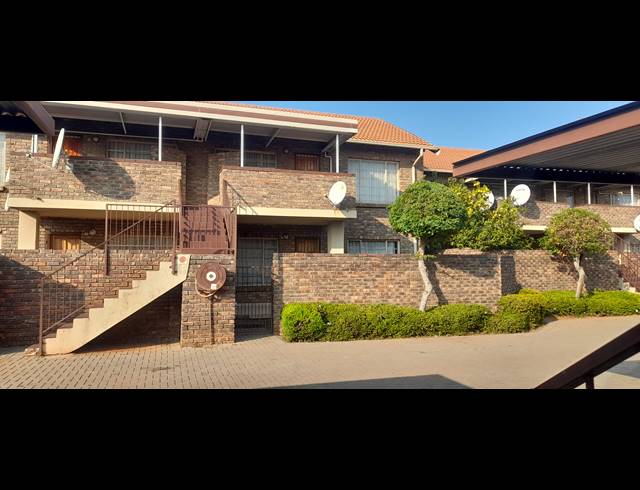 2 BEDROOM TOWNHOUSE FOR SALE IN PHILIP NEL PARK
